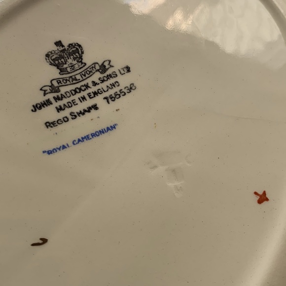 JOHN MADDOCK & SONS - Royal Ivory - Royal Cameronian Rego Shape Serving Platter - Picture 3 of 10